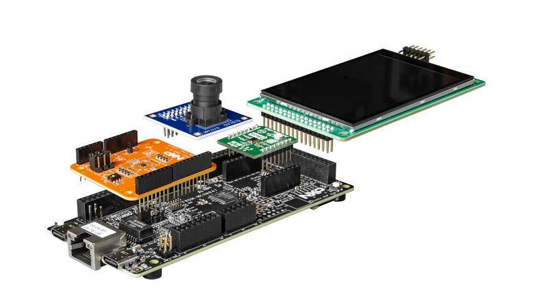 Über die zahlreichen Anschlüsse lässt sich das FRDM-Board schnell mit kompletten Baugruppen erweitern. (Bild: NXP Semiconductor)