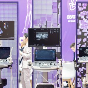 Ein Bereich unter insgesamt fünf Erlebniswelten widmet sich den „Medtech and Devices“: Hier werden bildgebende Verfahren, ...(Bild:  Messe Düsseldorf / Tillmann)