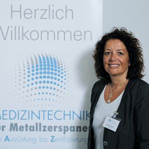 „Beim Langdrehen von rostfreien Stählen und Titan für die Medizintechnik ist die optimale Kühlmittelzufuhr entscheidend für das Bearbeitungsergebnis“, sagte Sabine Schmoll, Iscar Germany.