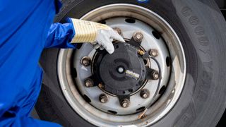 Mit „Tires-as-a-Service“ haben große Flotten in Europa und den USA nach Angaben von Goodyear ihre Gesamtbetriebskosten bereits senken können. (Bild: Goodyear)