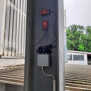 Silostütze mit Daisy-Sensor (Mitte), Temperatursensor (oben) und Klemmenkasten (unten)(Bild:  MTS)