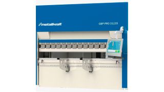 Die Gesenkbiegepresse Metallkraft GBP-PRO 30135 ist mit derr neuen 3D-Steuerung
Visi Touch 19 MX von Cybelec ausgestattet. (Stürmer)