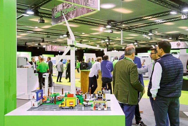 Innovation Hub: In einer 5000 Quadratmeter grossen Ausstellung präsentierte Schneider Electric während des Innovation Summit neueste Technologien und Lösungen. (Anne Richter, SMM)