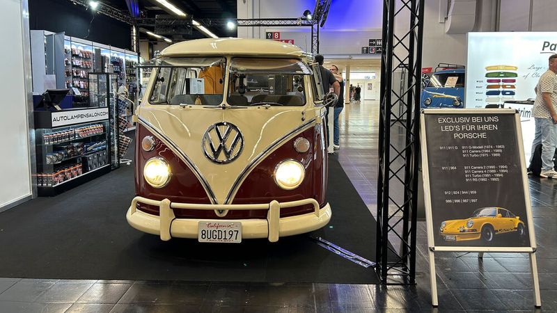 Ersatzteilhändler haben inzwischen auch die auf historische Fahrzeuge bezogenen LED-Nachrüst-Leuchtmittel von Osram in ihr Programm aufgenommen. (Bild: Diehl – VCG)