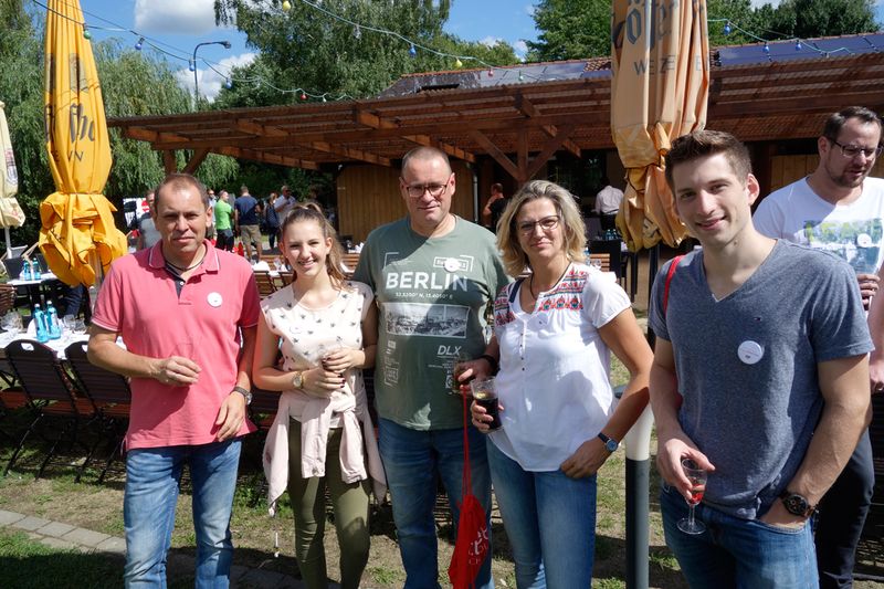 (v. l.) Heinz, Lena, Michael und Michaela Jüngling, mit Philipp Schwöppe, Littlebit (Bild: IT-BUSINESS)