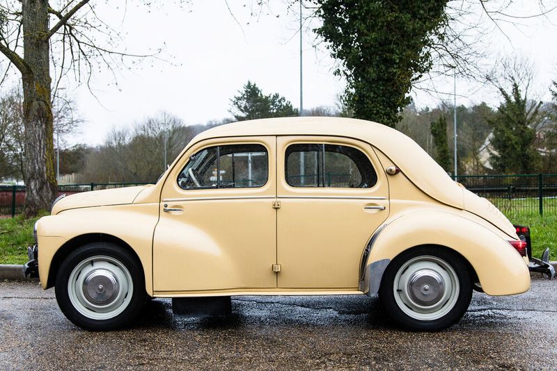 Der französische Voilksmund nannte das Auto „Butterklumpen“. Entstanden ist der Prototyp während des zweiten Weltkrieges – Ingenieure entwickelten es heimlich, weil unter dem Vichy-Regime die Entwicklung ziviler Pkw verboten war. (Stefan Anker/SP-X)