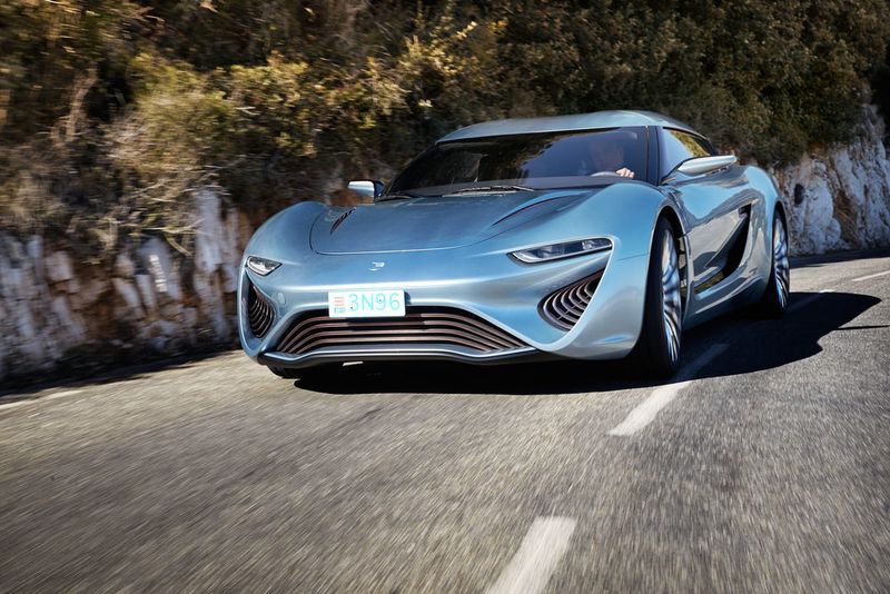 Die Quant-e-Sportlimusine von Nano Flowcell erreicht eine Höchstgeschwindigkeit von 380 km/h, beschleunigt von 0 auf 100 km/h in 2,8 Sekunden und hat eine Reichweite von 600 km bei 0 Emisisonen. (Bild: Nano Flowcell)