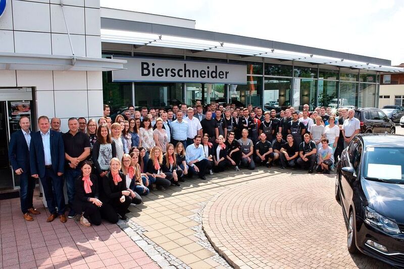 Allein 66 Servicemitarbeiter kümmern sich bei Bierschneider Mühlhausen um das Wohl der Kundenautos – hinzu kommt noch die Verkaufsmannschaft. (Rosenow / »kfz-betrieb«)