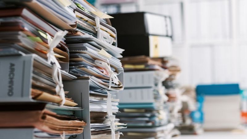 Erst die Digitalisierung analoger Bestände schafft die Datenbasis für Cloud-Dokumentenmanagement und KI.(Bild: ©  StockPhotoPro - stock.adobe.com)