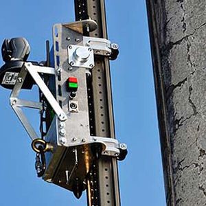Egal ob Kabelkanäle oder Hochspannungsmasten der Highstep Robo klettert ohne Probleme in schwindelerregende Höhen.