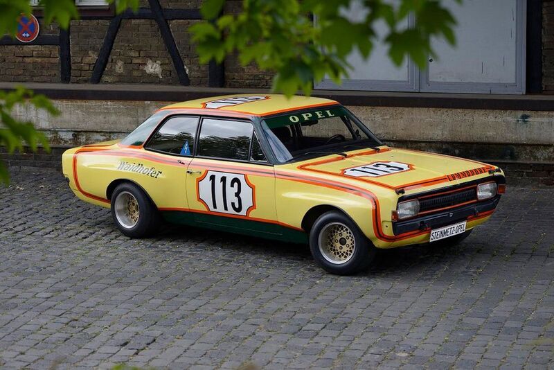 ... eine zweitürige Limousine von Steinmetz (1971). (Opel)