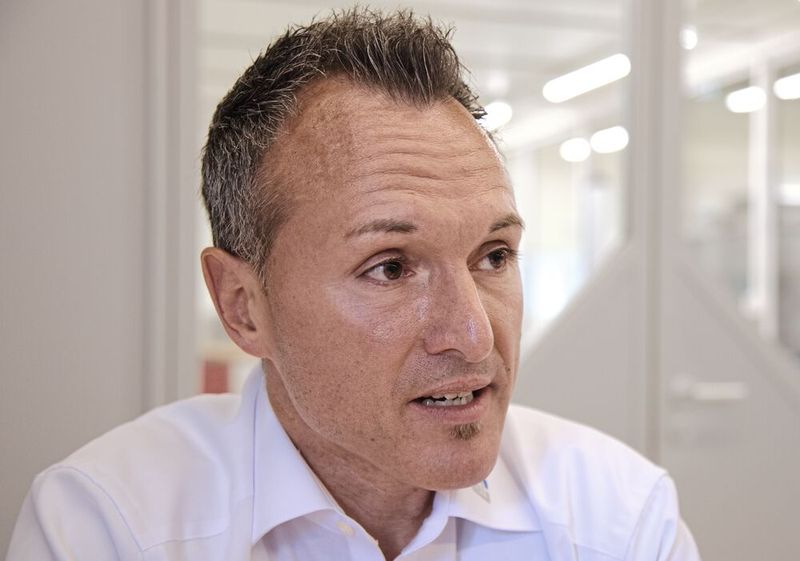 Patrizio De Pinto, Geschäftsleitung der Lang Technik GmbH: «Unser Technologieportfolio umfasst neben der Werkstückspanntechnik die Nullpunktspanntechnik und die Automation. Das sind drei wichtige Säulen innerhalb moderner Fertigungszellen und -inseln.» (Bild: Matthias Böhm)