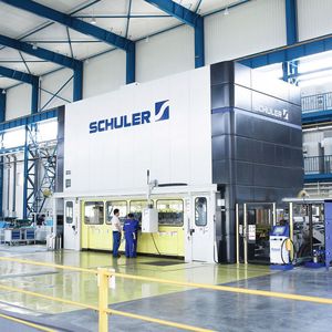 Mit Smart Assistent werden auf Grundlage der gesammelten Informationen die optimalen Bewegungskurven von Stößel und Transfer berechnet und die ermittelten Parameter an die Pressensteuerung übermittelt.