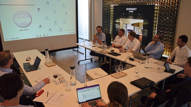 Eine Business-Intelligence-Software, die eine Vielzahl von Informationen im Unternehmen zusammenführt, um zu besseren operativen und strategischen Führungsentscheidungen zu kommen: Damit bewirbt sich Auto Weller in Osnabrück um den Automotive Business Award 2022 in der Kategorie „Digitalisierung“. (Bild: Achter/»kfz-betrieb«)