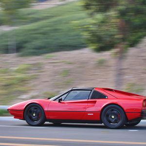 Die in Kalifornien beheimatete Firma Electric GT hat einen Ferrari zum E-Mobil umgebaut.