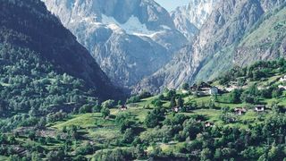 Arbeiten, wo andere Urlaub machen: Das neue Büro in zentraler Lage befindet sich im Schweizerischen Visp ... (TTP)