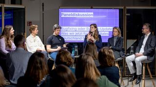 Paneldiskussion beim DigitalService Demo Day „Bugfixing oder System-Update? Was wir jetzt für ein digitales Deutschland brauchen“  (©DigitalService GmbH des Bundes / Jana Legler)