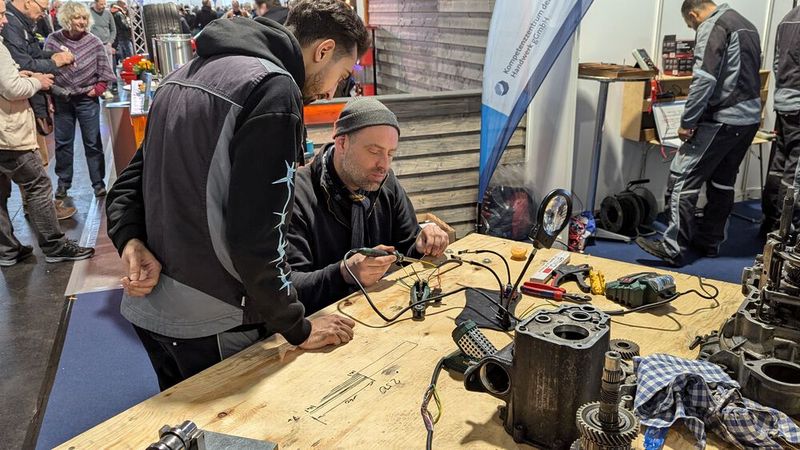 Versuchen, bei Jugendlichen das Interesse an alter Technik zu wecken: Initiativen wie Yourmove. (Bild: Dominsky – VCG)