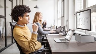 Der Electrical Designer vereinfacht die Hauptschaltkreiskonstruktion durch automatische Auswahl von Komponenten, Überprüfung von Kurzschlüssen, Dimensionierung von Kabeln und Erstellung aller erforderlichen Unterlagen in einem einzigen einfachen Prozess. 
 (Bild: Siemens)