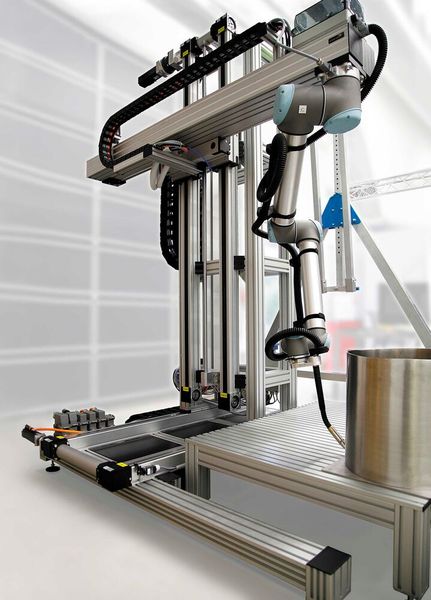Für ein robotergestütztes Handling- und Bearbeitungsportal kombinierte RK Rose+Krieger insgesamt vier Linearachsen vom Typ RK Duoline Z 80 Protect, eine rollengeführte Linearachse RK Monoline Z 120 und diverse Aluminiumprofile aus dem Blocan-Baukasten. (Bild: RK Rose+Krieger)