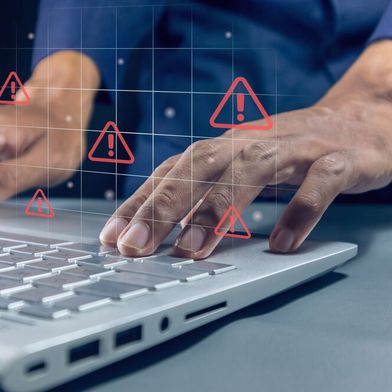 Ein umfassendes und automatisiertes Update-Management schützt Unternehmen vor wachsenden Cyberbedrohungen. (Bild: Freepik)