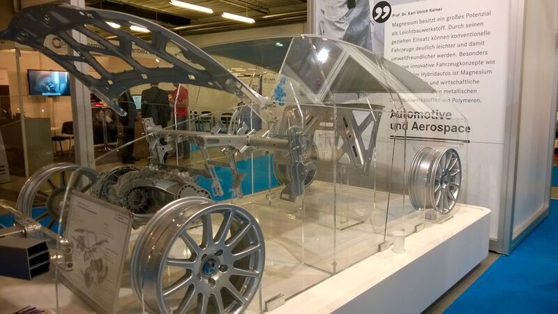 Das Helmholtz-Zentrum Geesthacht hat mögliche Magnesium-Komponenten im Automobil identifiziert. Ob Radfelge, Dach oder Motorhaube – spezielle Magnesiumlegierungen machen einen Einsatz wirtschaftlich sinnvoll. (Bild: D.Quitter/konstruktionspraxis)
