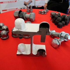 WB Steelplus stellte seine Sicherungsmuffen für HV-Schraubverbindungen und Stahlschraubverbindungen für den Stahlbau vor. Indem sie angeschweißt werden können, sichern sie die Verbindung ohne ein Verschweißen der Mutter. (Bild:  D.Quitter - VCG)