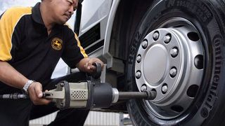 Beim Reifenwechsel gilt es, sieben mögliche Fehler zu vermeiden. (Continental)