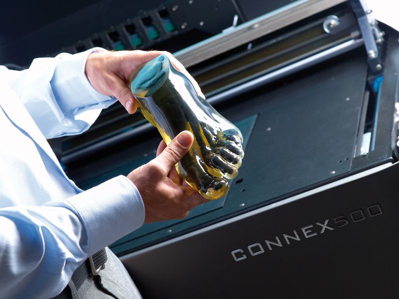 3D-Drucker Stratasys Objet Connex 500 mit gedrucktem Fuß. (Bild: Stratasys)