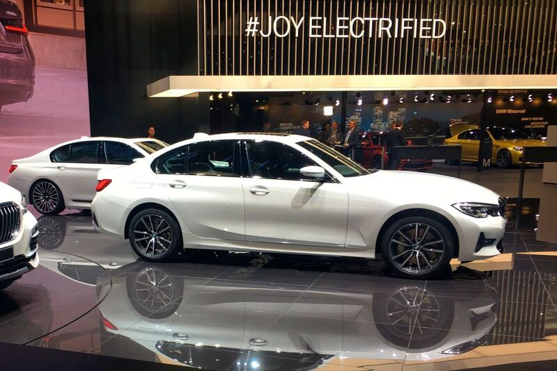 Der bayerische Autobauer BMW hatte weitere Plug-In Hybrid Modelle auf seinem Stand präsentiert, hier das 3er-Modell als Limousine. (Klasing)
