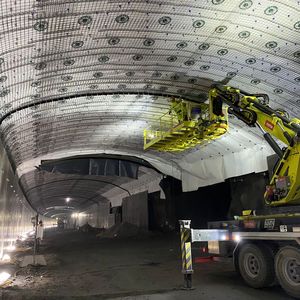 Tunnelbau in Norwegen. Das Unternehmen Oldroyd stellt Möglichkeiten zur Regenabdichtung aus Kunststoff her. Spezielle Abstandshalter, die hier zu sehen sind – sogenannte Spacer – bestehen allerdings seit einiger Zeit zu 100 Prozent aus „Seaplastics“.(Bild:  Oldroyd)