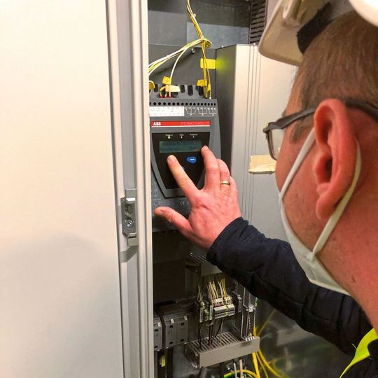 ABB Softstarter im Einsatz beim Kavernenkraftwerk Säckingen. ABB Softstarter im Einsatz beim Kavernenkraftwerk Säckingen.