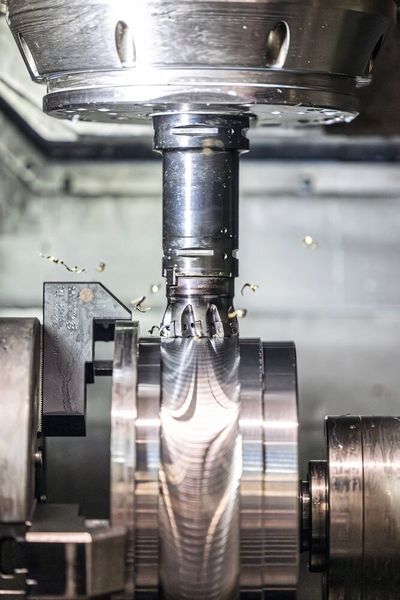 High-feed milling cutter in engagement and when reaching the maximum radial cutting depth. (Picture:Walter)