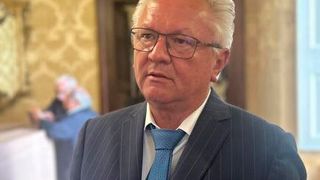 Der Rheinmetall-Chef Armin Papperger bleibt angesichts der momentanen politischen Entwicklung in den USA und in der Bundesregierung gelassen. Lesen Sie seine Einschätzung mit Blick auf die Zukunft des Rüstungskonzerns, die der dpa vorliegt. (Bild: dpa)