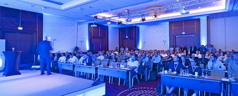 Aufmerksame Teilnehmer während der Keynote von John Delk (Micro Focus) (Bild: Gwava)