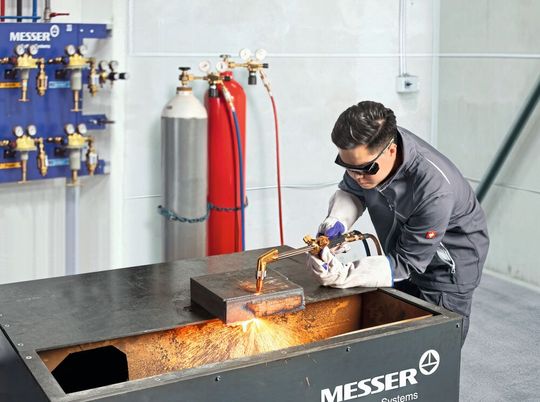 Nachhaltigkeit durch Wasserstoff: Mit Hycut bietet Messer Cutting Systems eine klimafreundliche Alternative zu konventionellen Brennschneidgasen.(Bild:  Messer Cutting Systems)