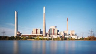 Bild 1: Auch industrielle Stromverbraucher können dazu beitragen, dass die Stromnetze trotz des steigenden Anteils erneuerbarer Energien stabil bleiben. (Bild: DB Energie/Michael Utech)