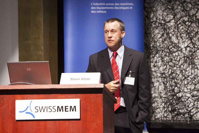 In seinem Referat «Investitionen der Industrie in den USA heute» machte Steve Kline jr., Gardner Business Media, Cincinnati, klar, dass er die Möglichkeiten für MEM-Firmen in den USA positiv beurteilt. (Bild: Swissmem)