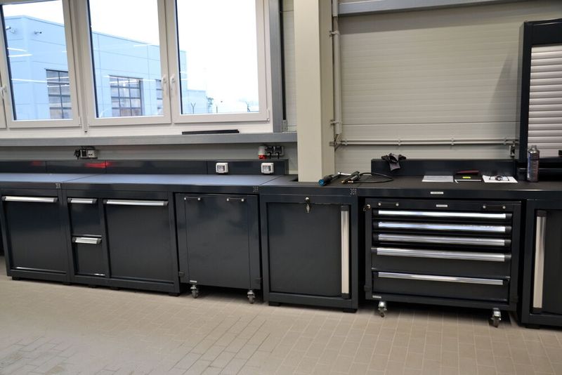 Damit die Werkstatt immer aufgeräumt ist, setzt Beresa auf Werkzeugwagen, die modularer Bestandteil eines Werkstatteinrichtungssystems sind. (Mauritz/»kfz-betrieb«)