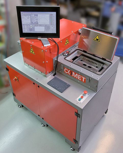 Das «EBLab» von Comet ist eine versiegelte Emitter-Elektronenstrahl-Laboranlage, die für die Entwicklung, Optimierung und kontinuierliche Weiterentwicklung von neuen Produkten und Prozessen in einem breiten Spektrum von Anwendungen ermöglicht. Dies beinhaltet sowohl die Härtung und Materialentwicklung als auch die Vernetzung. (Bild: Comet)