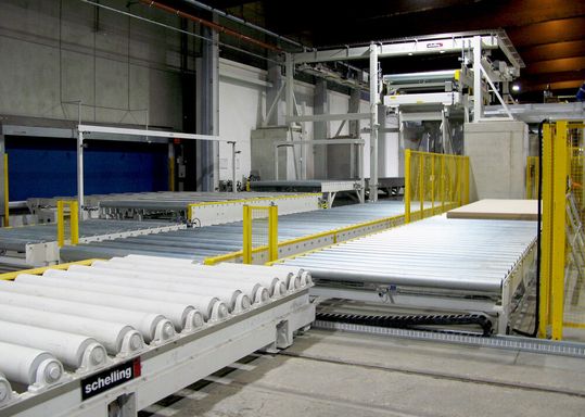 IMA Schelling liefert für Verarbeiter von Massivholz auch die Logistik und Steuerung, wobei die Systeme für kleine Losgrößen bis hin zu höchsten Leistungsklassen passen, wie das Unternehmen betont.(Bild:  IMA Schelling)