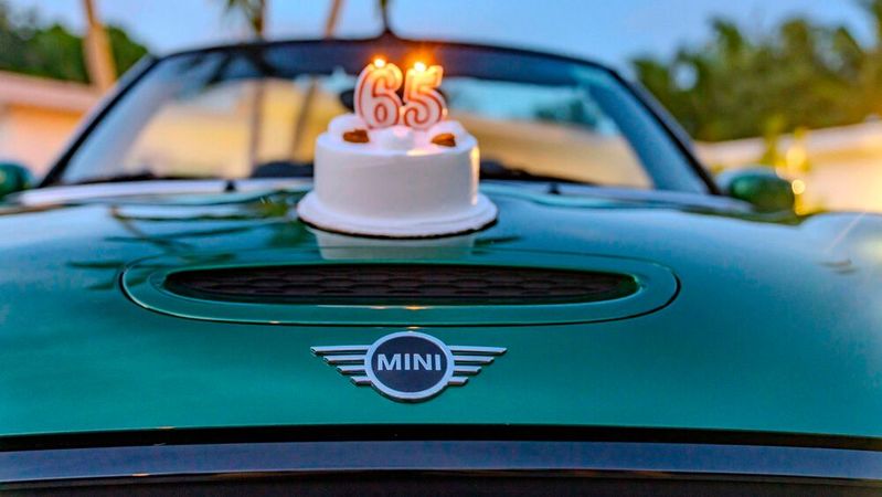 Die Marke Mini wird 65 und erfindet sich im Jubiläumsjahr mit einem überarbeiteten Modellprogramm neu.(Bild:  BMW Group)