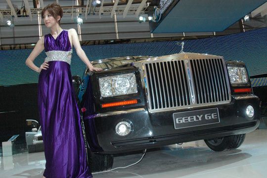 Und die Beinfreiheit ist auch enorm. Ach ja, es handelt sich hierbei übrigens um den Geely GE. (Archiv: Vogel Business Media)
