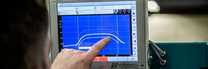Damit ein Werkzeugüberwachungssystem Verschleiß zuverlässig melden kann, müssen zunächst Hüllkurvengrenzwerte festgelegt werden. (Bild:  Nordmann)