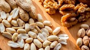 Mixed nuts on a wooden platter. (Source: Piviso from Pixabay)