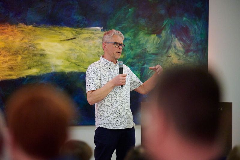 Impressionen vom ELEKTRONIKPRAXIS Frühlingsfest 2023 im Ketterer Kunst mit der Verabschiedung von Johann Wiesböck.  (Bild: © EYE AM CHRIS)