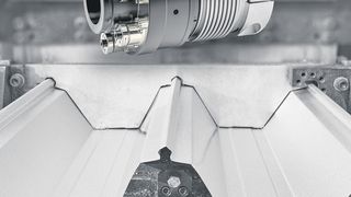 Bild 1: Beim Walzprofilieren, einem Verfahren für die Großserienfertigung, müssen die eingesetzten Antriebskomponenten eine hohe Wiederholgenauigkeit sicherstellen. (R+W Antriebselemente)