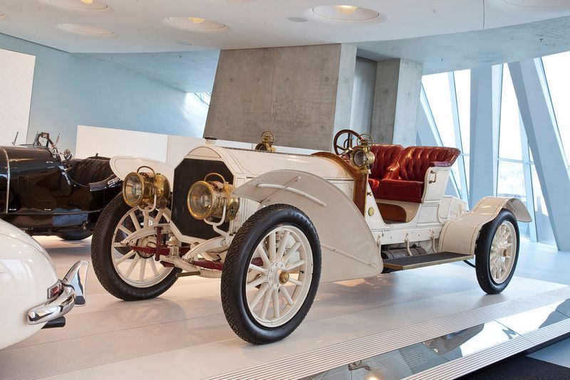 Das Mercedes-Benz-Museum bietet einen Überblick über die Automobilgeschichte von den Anfängen bis heute. (Daimler)