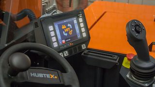 Das Bedienterminal „HIT3“ erleichtert mit seinen Funktionen die digitale Vernetzung der Fahrzeuge mit der gesamten Lagerinfrastruktur. (Hubtex)