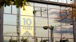 Die Kühne Logistics University (KLU) in der Hamburger Hafencity kann auf zehn Jahre erfolgreiche Nachwuchsausbildung für Logistik und Unternehmensführung zurückblicken. (KLU)